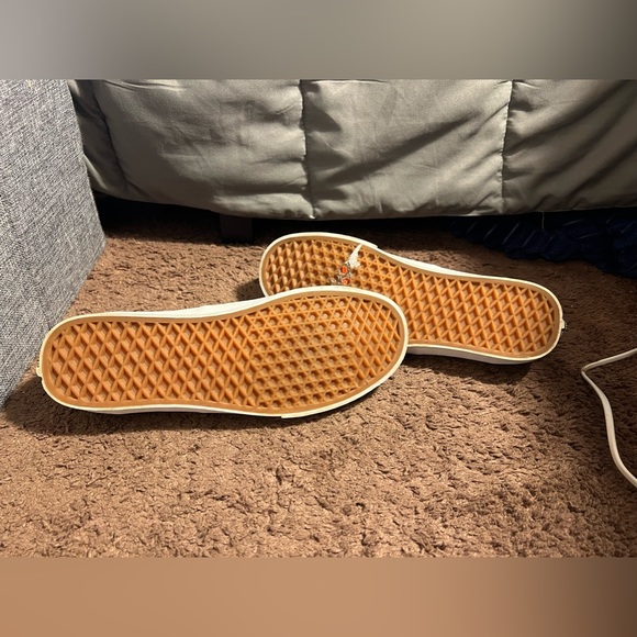 BRAND NEW & NEVER WORN | Unisex Maroon Authentic Classic Vans - Picture 5 of 6